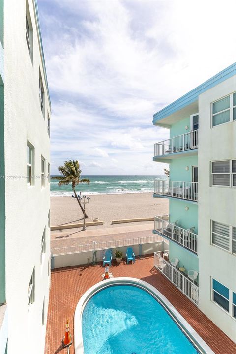 Active With Contract: $549,000 (1 beds, 1 baths, 741 Square Feet)
