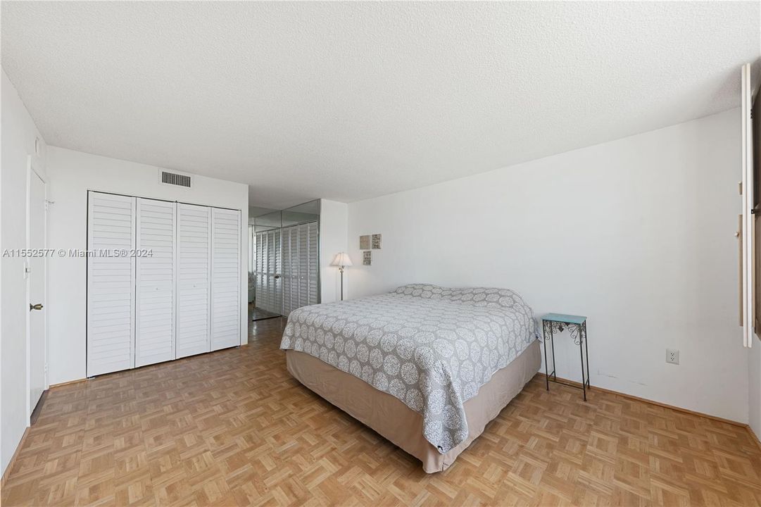 For Sale: $279,000 (2 beds, 2 baths, 1303 Square Feet)