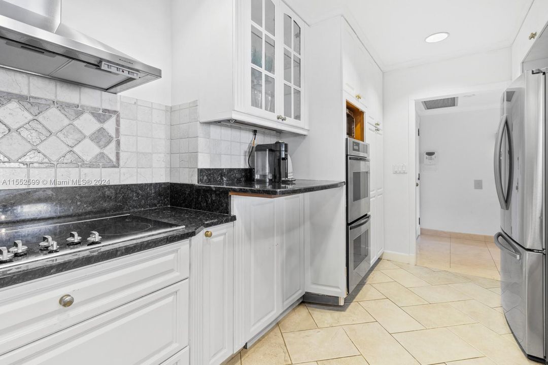 For Sale: $1,175,000 (2 beds, 2 baths, 1532 Square Feet)