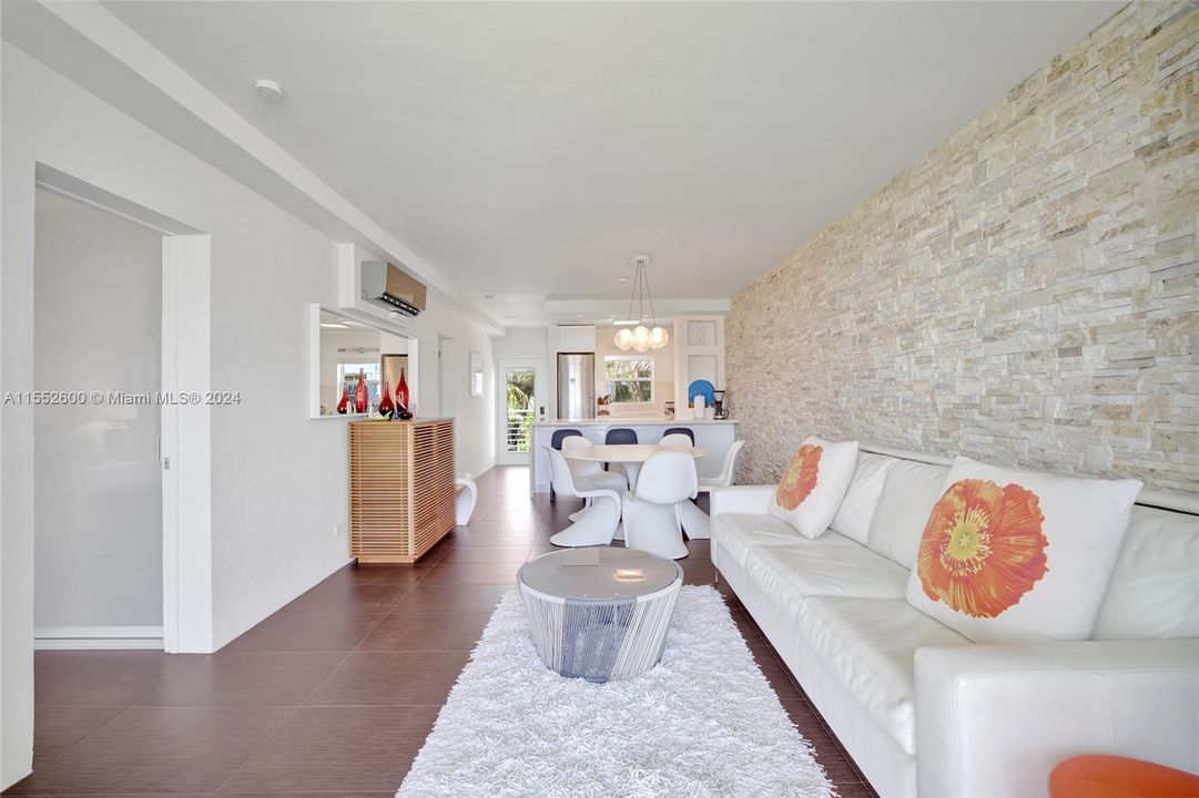 最近售出: $430,000 (2 贝兹, 2 浴室, 1000 平方英尺)