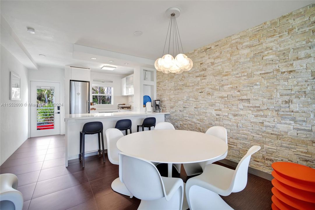 最近售出: $430,000 (2 贝兹, 2 浴室, 1000 平方英尺)