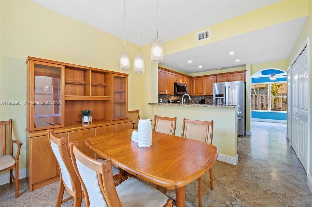 Active With Contract: $3,100 (3 beds, 2 baths, 1450 Square Feet)
