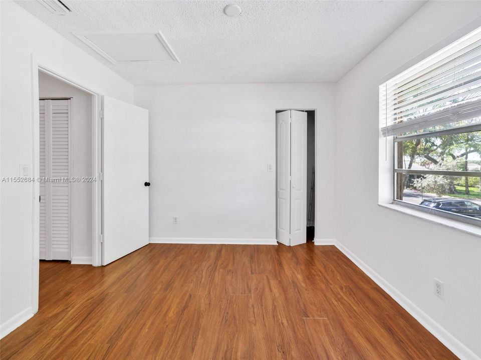 For Sale: $314,000 (2 beds, 1 baths, 1224 Square Feet)