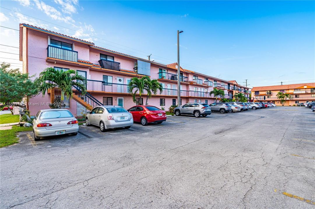 Active With Contract: $275,000 (2 beds, 1 baths, 1056 Square Feet)