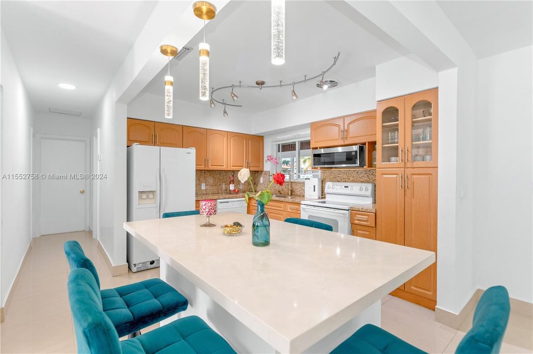 For Sale: $1,150,000 (3 beds, 2 baths, 1501 Square Feet)