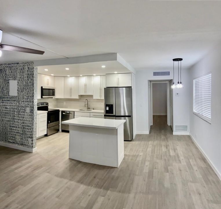 Recently Rented: $1,650 (1 beds, 1 baths, 726 Square Feet)