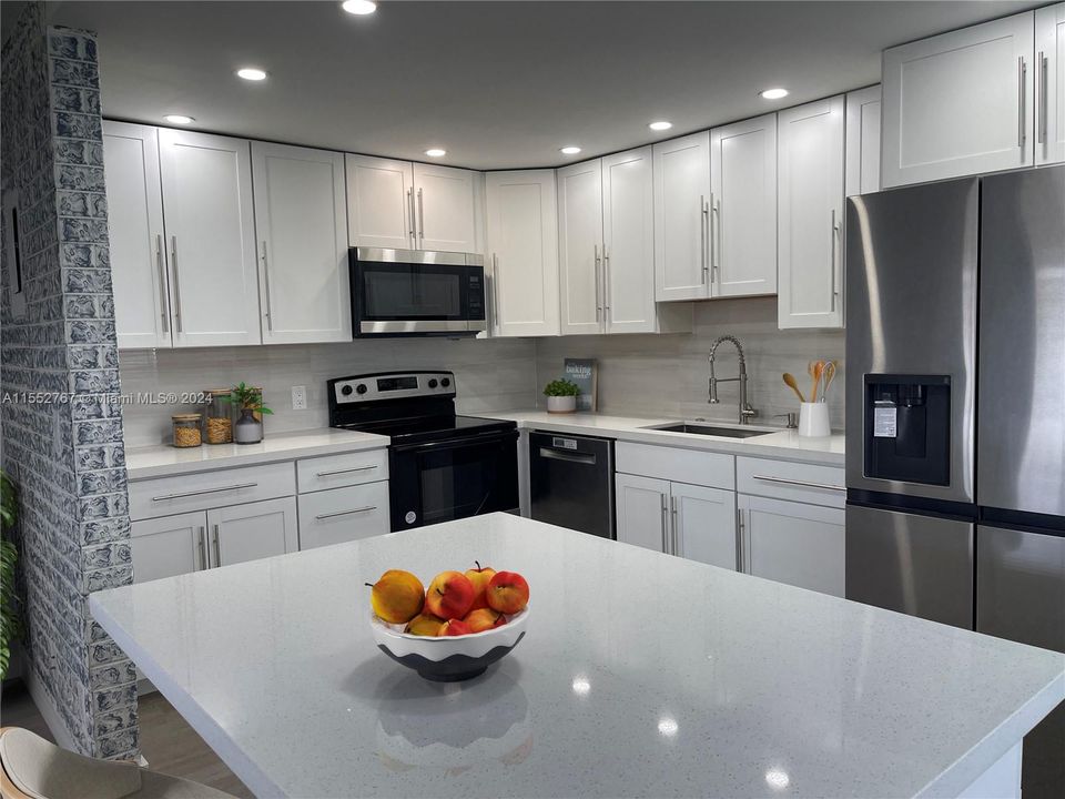 Recently Rented: $1,650 (1 beds, 1 baths, 726 Square Feet)