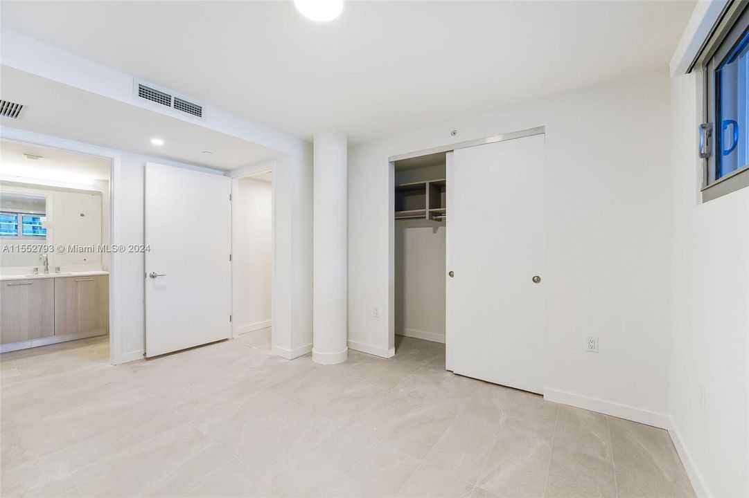 Active With Contract: $5,236 (2 beds, 2 baths, 1319 Square Feet)