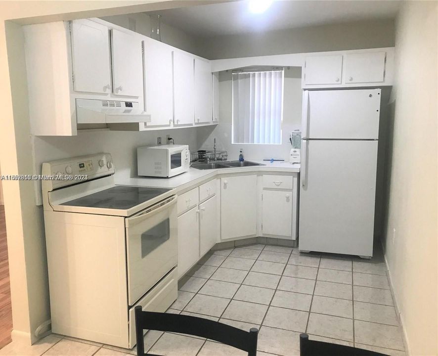 For Sale: $190,000 (1 beds, 1 baths, 720 Square Feet)