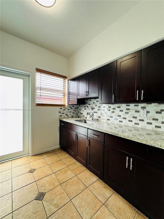 Recently Rented: $2,075 (1 beds, 1 baths, 950 Square Feet)