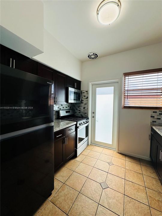 Recently Rented: $2,075 (1 beds, 1 baths, 950 Square Feet)