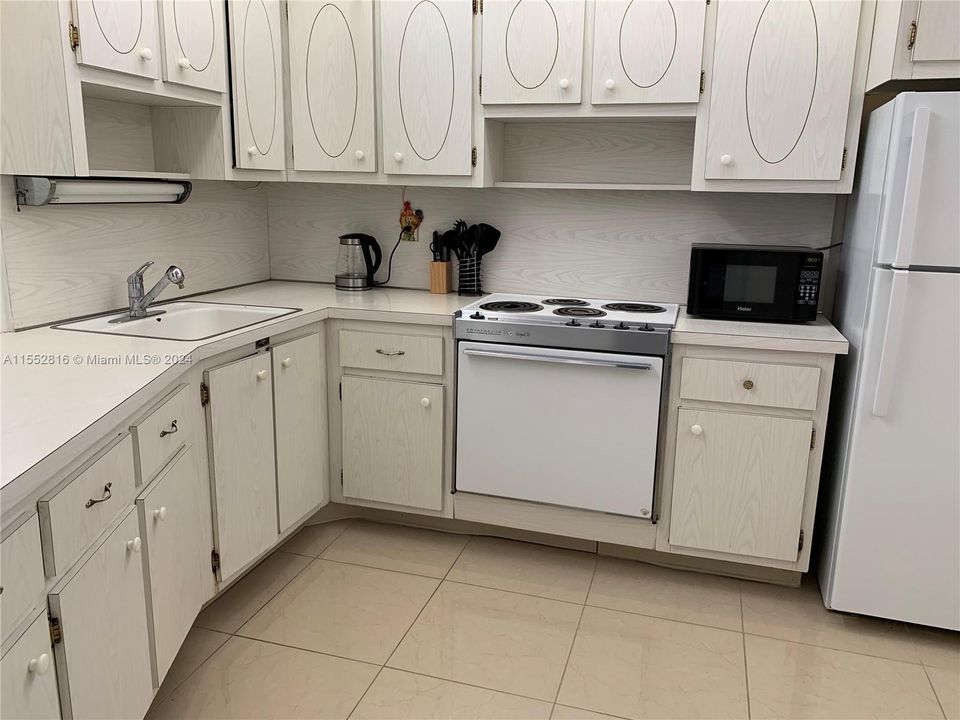 Recently Sold: $159,962 (1 beds, 1 baths, 1036 Square Feet)