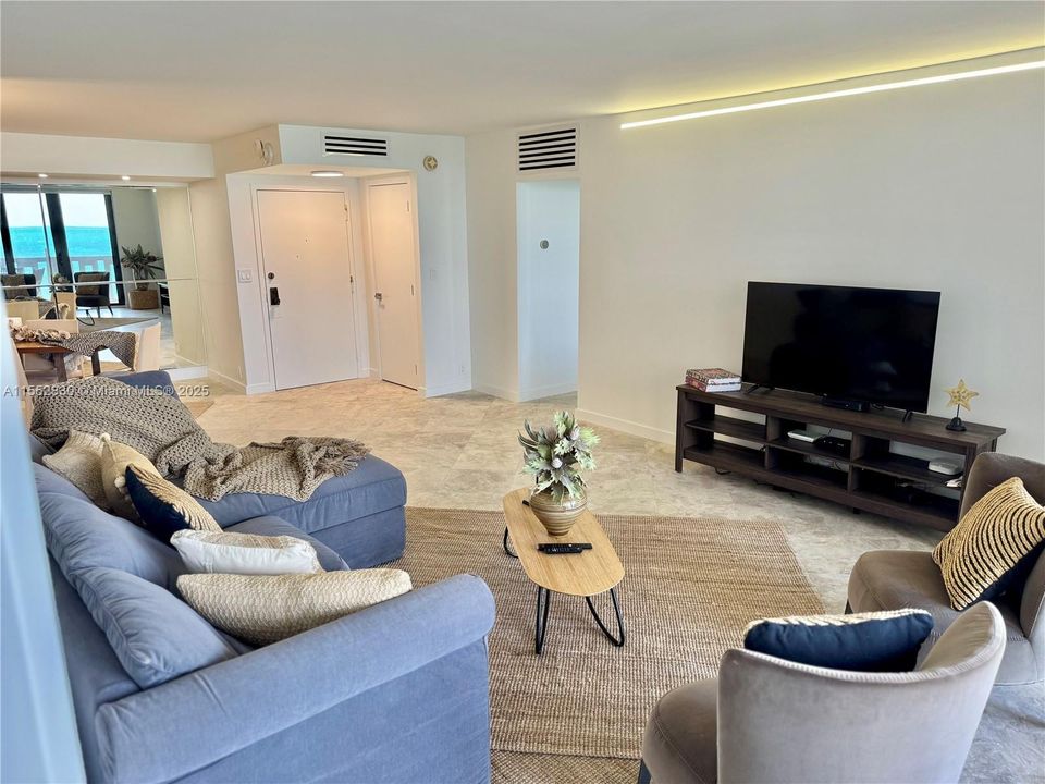 待售: $1,650,000 (2 贝兹, 2 浴室, 1409 平方英尺)