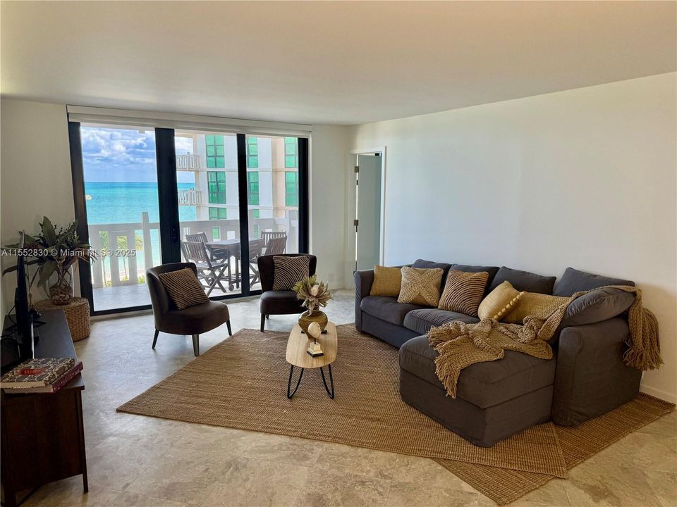 待售: $1,650,000 (2 贝兹, 2 浴室, 1409 平方英尺)