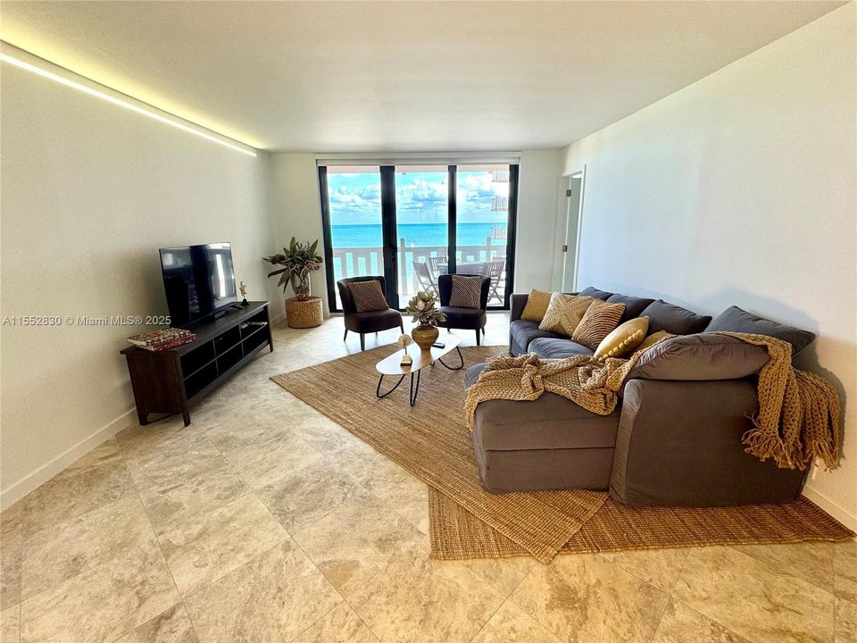 待售: $1,650,000 (2 贝兹, 2 浴室, 1409 平方英尺)