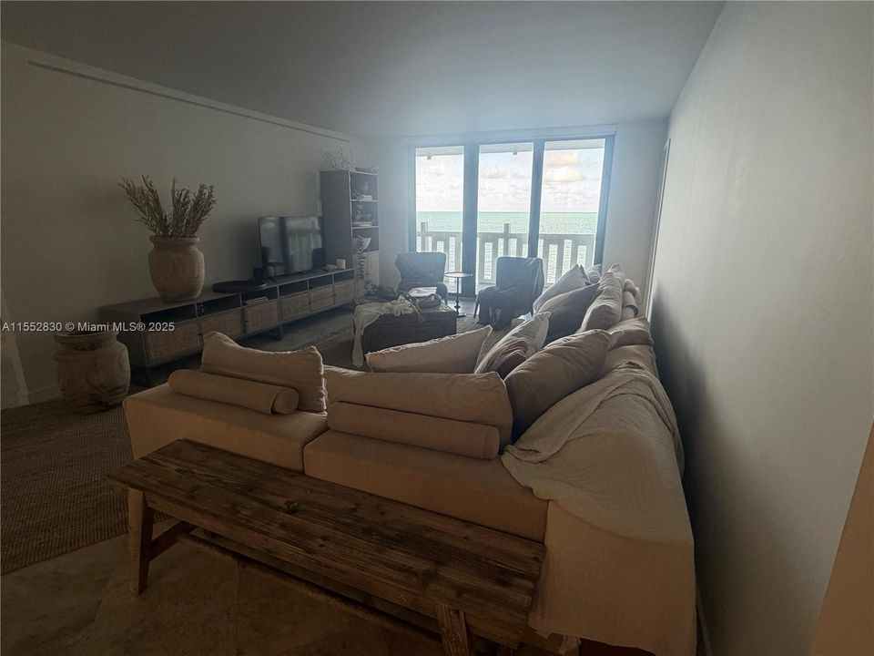 待售: $1,650,000 (2 贝兹, 2 浴室, 1409 平方英尺)