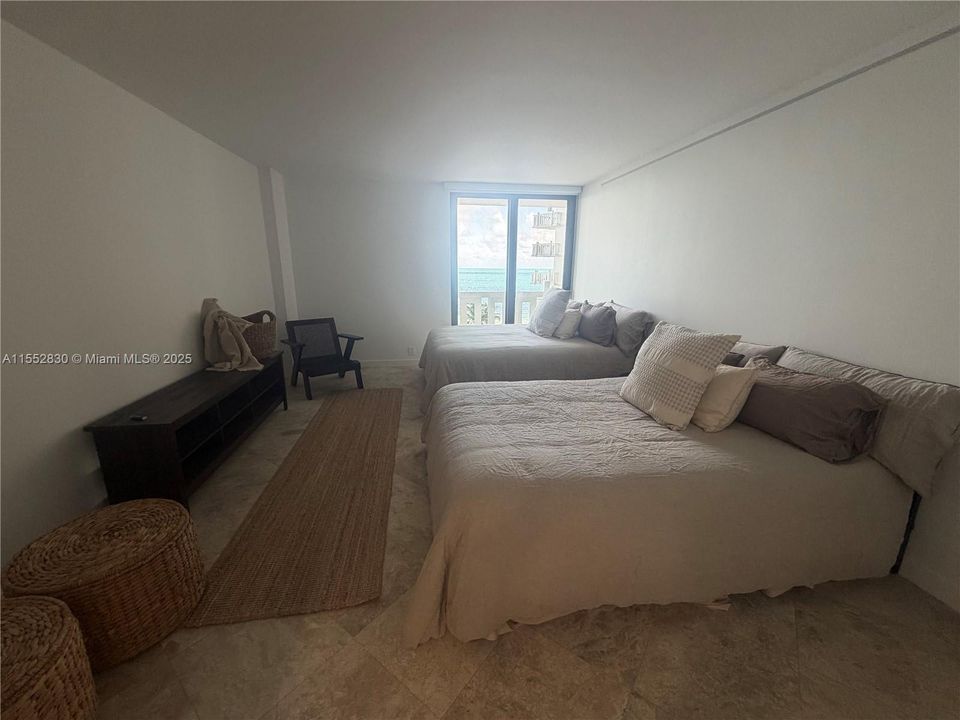 待售: $1,650,000 (2 贝兹, 2 浴室, 1409 平方英尺)