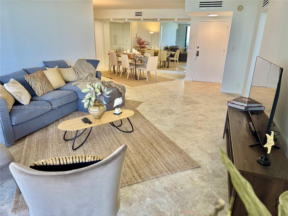 待售: $1,650,000 (2 贝兹, 2 浴室, 1409 平方英尺)