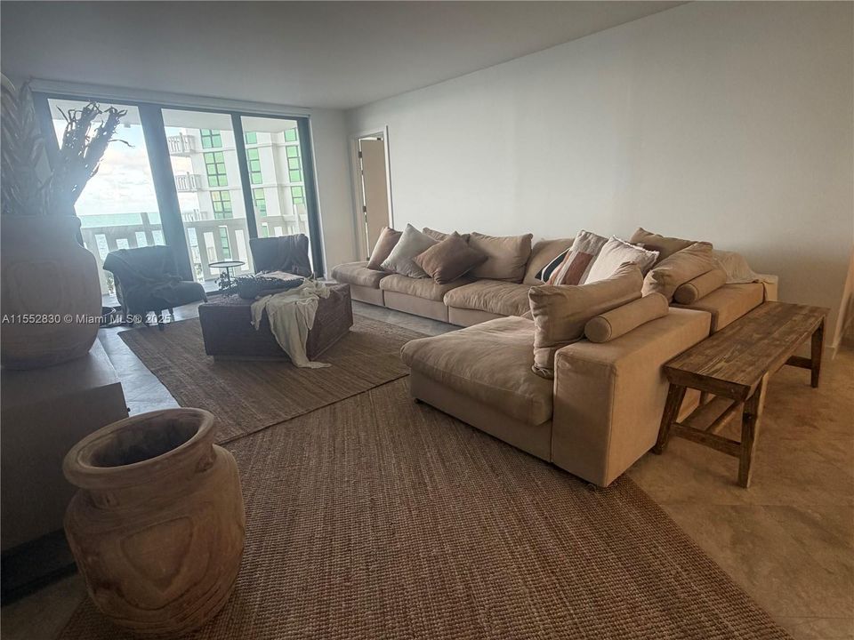 待售: $1,650,000 (2 贝兹, 2 浴室, 1409 平方英尺)