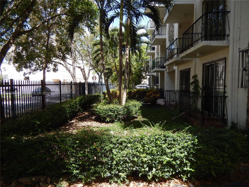 Active With Contract: $190,000 (1 beds, 1 baths, 540 Square Feet)
