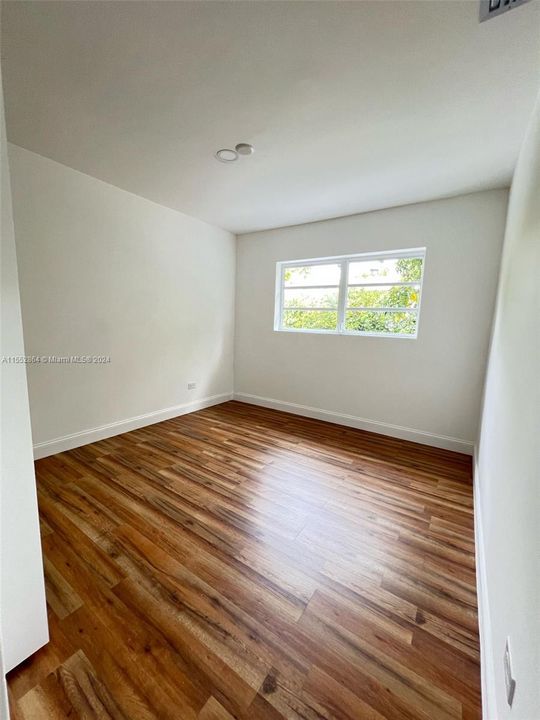 Recently Rented: $3,800 (3 beds, 2 baths, 1427 Square Feet)
