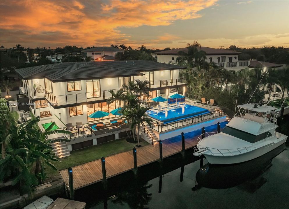 Recently Sold: $8,590,000 (7 beds, 8 baths, 5861 Square Feet)