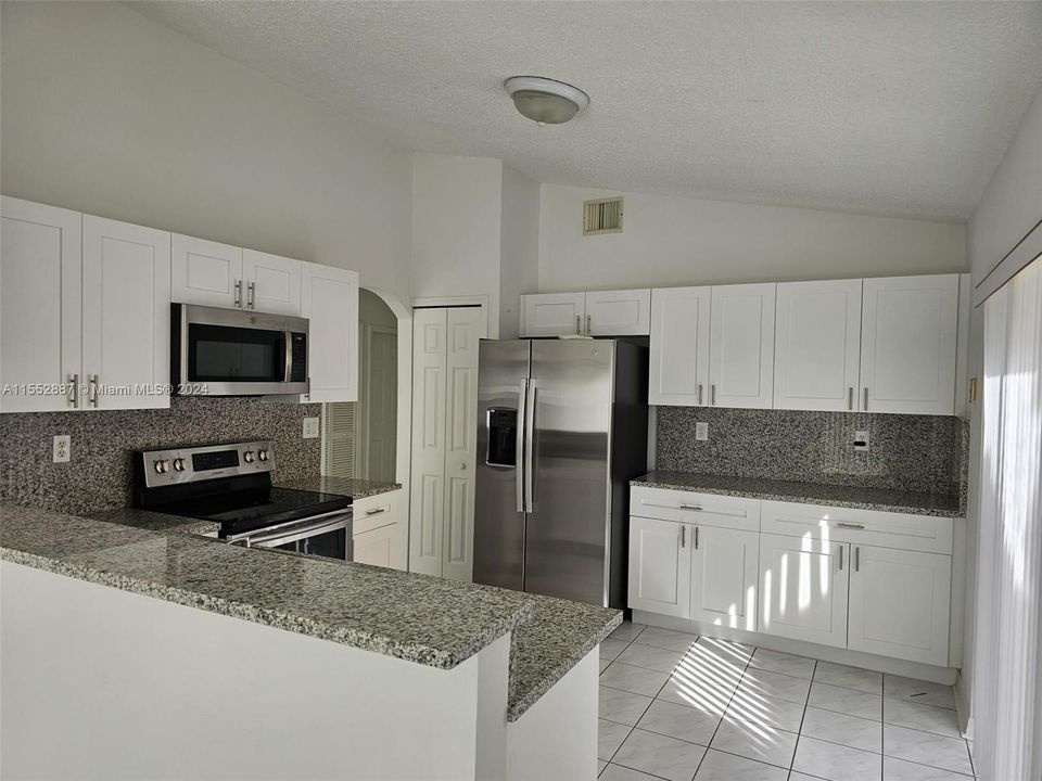 Recently Rented: $3,500 (3 beds, 2 baths, 1631 Square Feet)