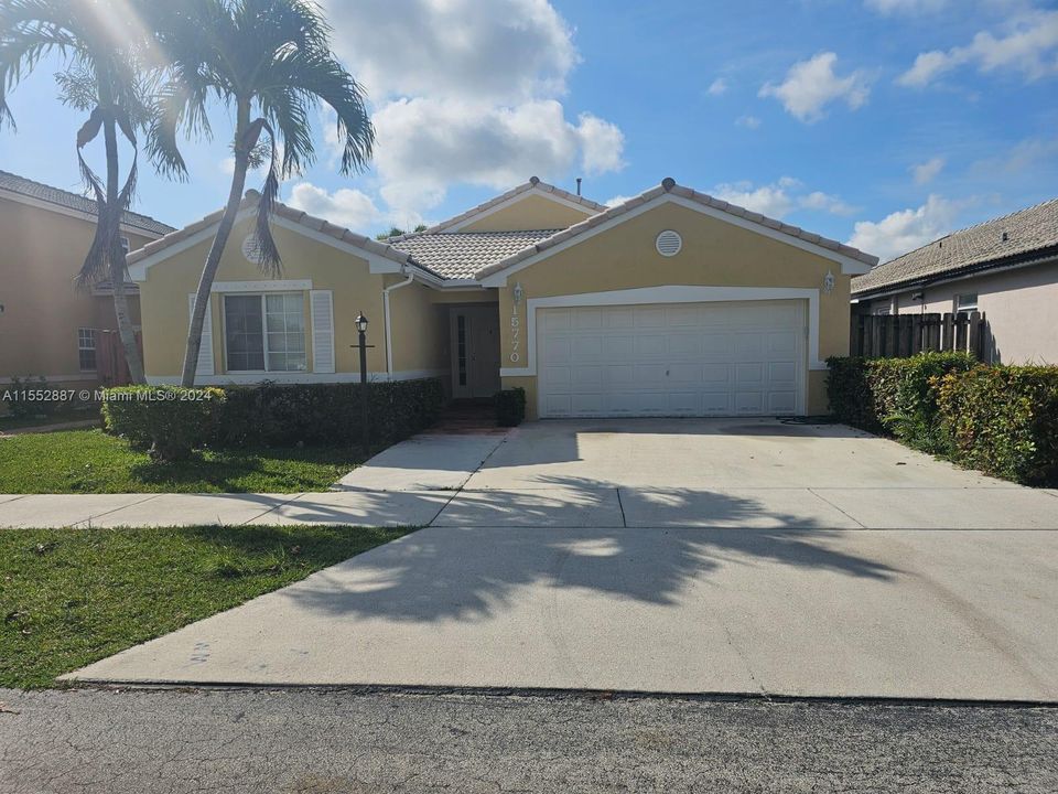 Recently Rented: $3,500 (3 beds, 2 baths, 1631 Square Feet)