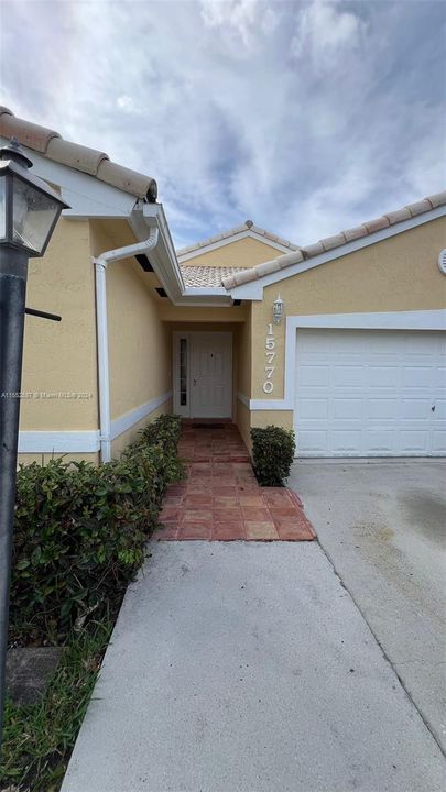 Recently Rented: $3,500 (3 beds, 2 baths, 1631 Square Feet)