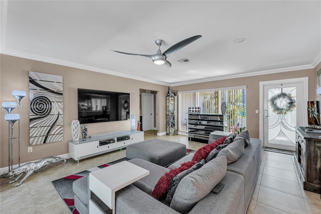 Active With Contract: $1,250,000 (2 beds, 2 baths, 1505 Square Feet)