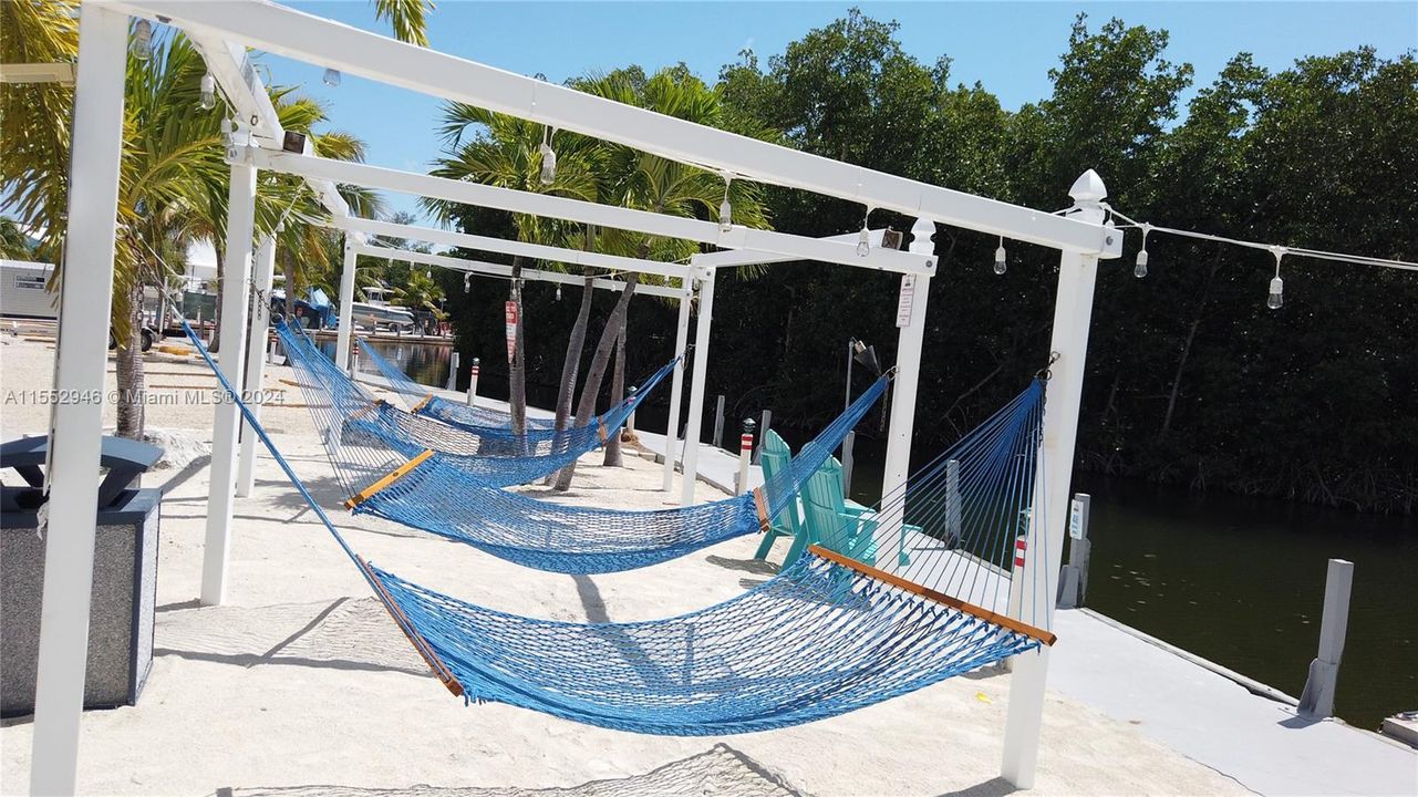 Vendido Recientemente: $650,000 (0.50 acres)