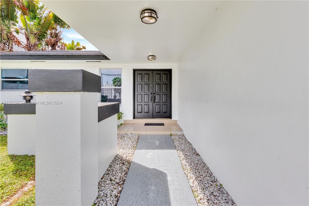 Active With Contract: $849,900 (3 beds, 3 baths, 2089 Square Feet)
