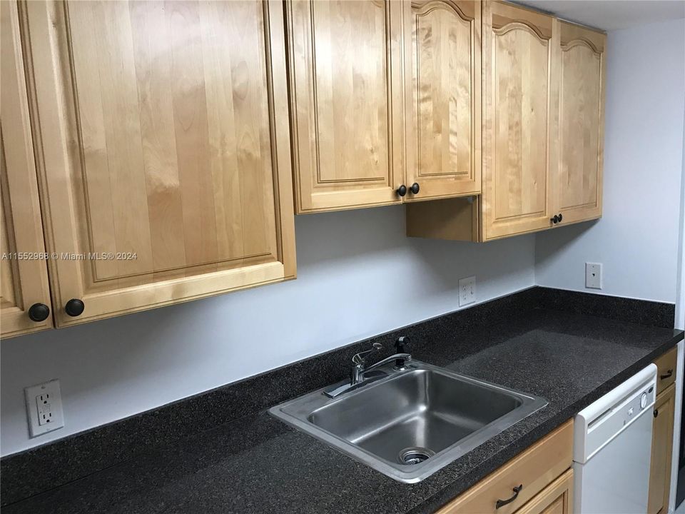 Recently Sold: $264,900 (2 beds, 1 baths, 781 Square Feet)