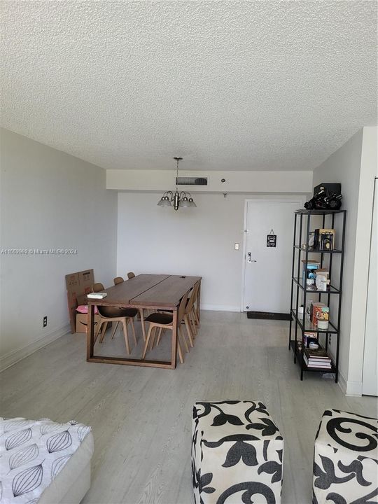 For Sale: $440,000 (2 beds, 2 baths, 1062 Square Feet)