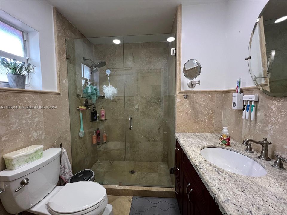 Recently Sold: $500,000 (4 beds, 2 baths, 1323 Square Feet)