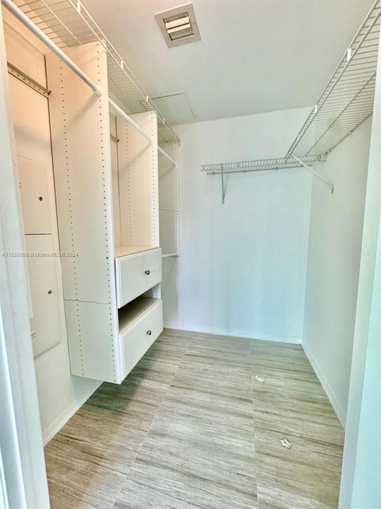 Recently Rented: $3,300 (1 beds, 1 baths, 754 Square Feet)