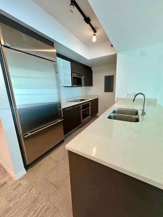 Recently Rented: $3,300 (1 beds, 1 baths, 754 Square Feet)