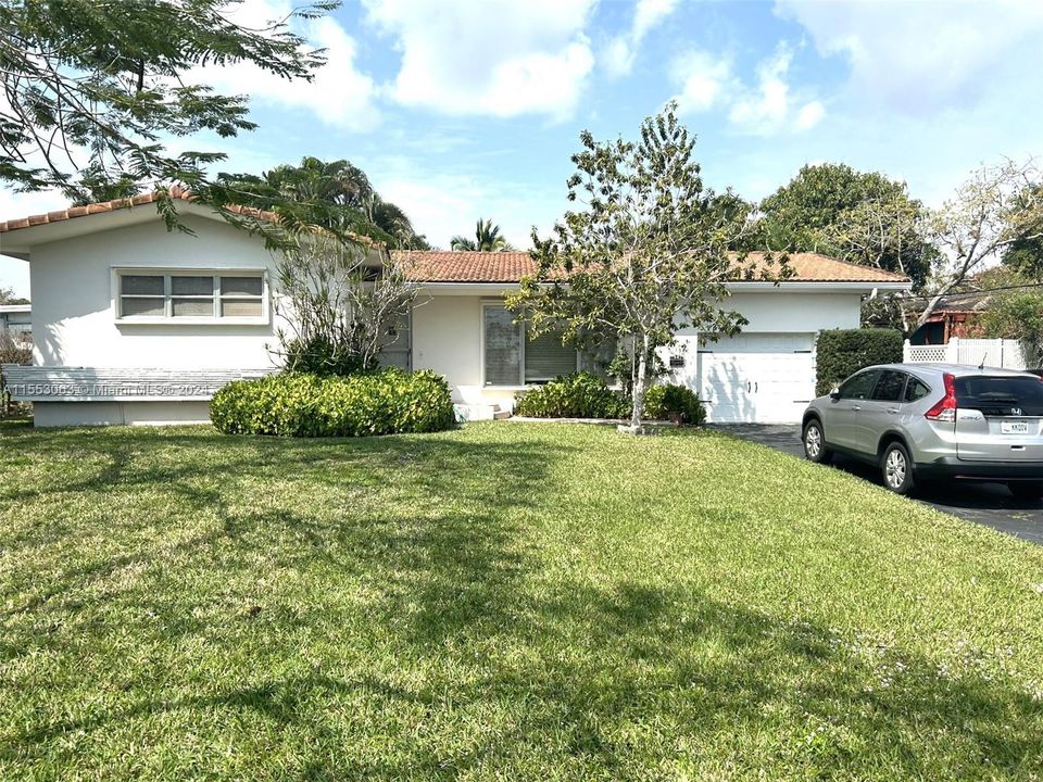 Active With Contract: $775,000 (3 beds, 2 baths, 1727 Square Feet)