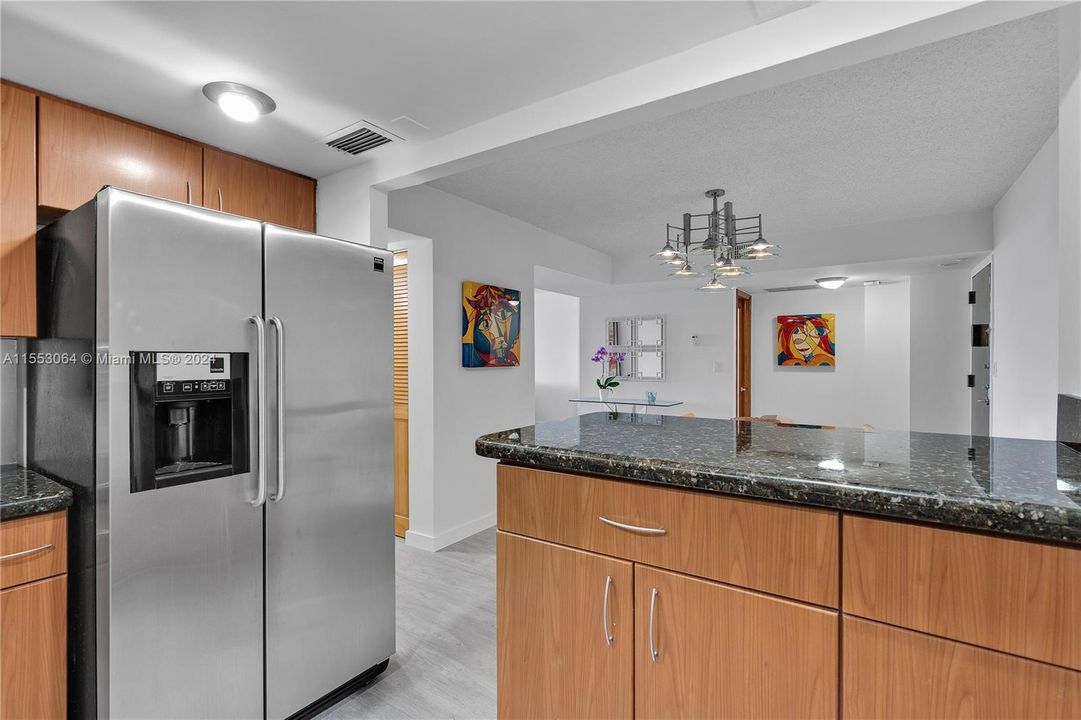 Active With Contract: $3,500 (1 beds, 1 baths, 930 Square Feet)