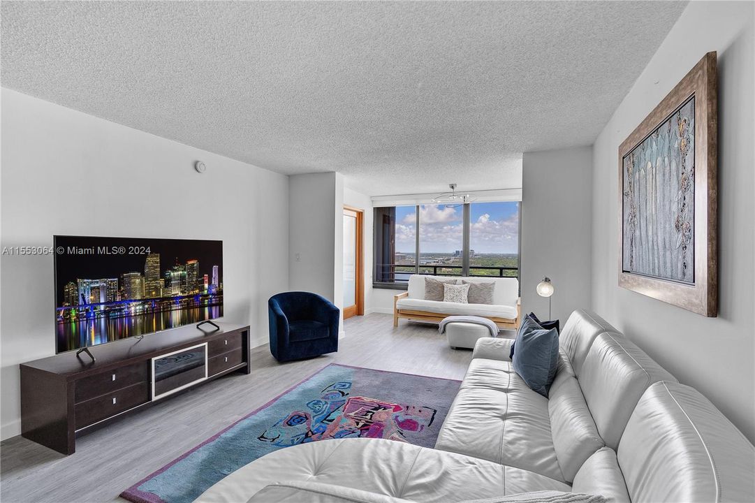 Active With Contract: $3,500 (1 beds, 1 baths, 930 Square Feet)