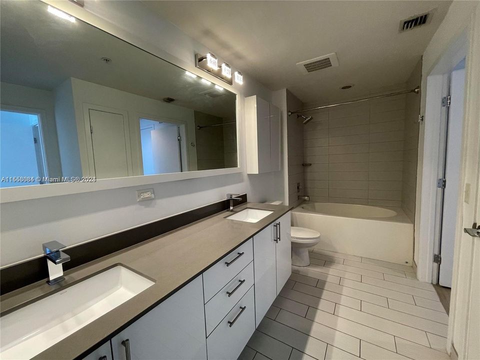 Недавно арендовано: $3,100 (1 спален, 1 ванн, 819 Квадратных фут)