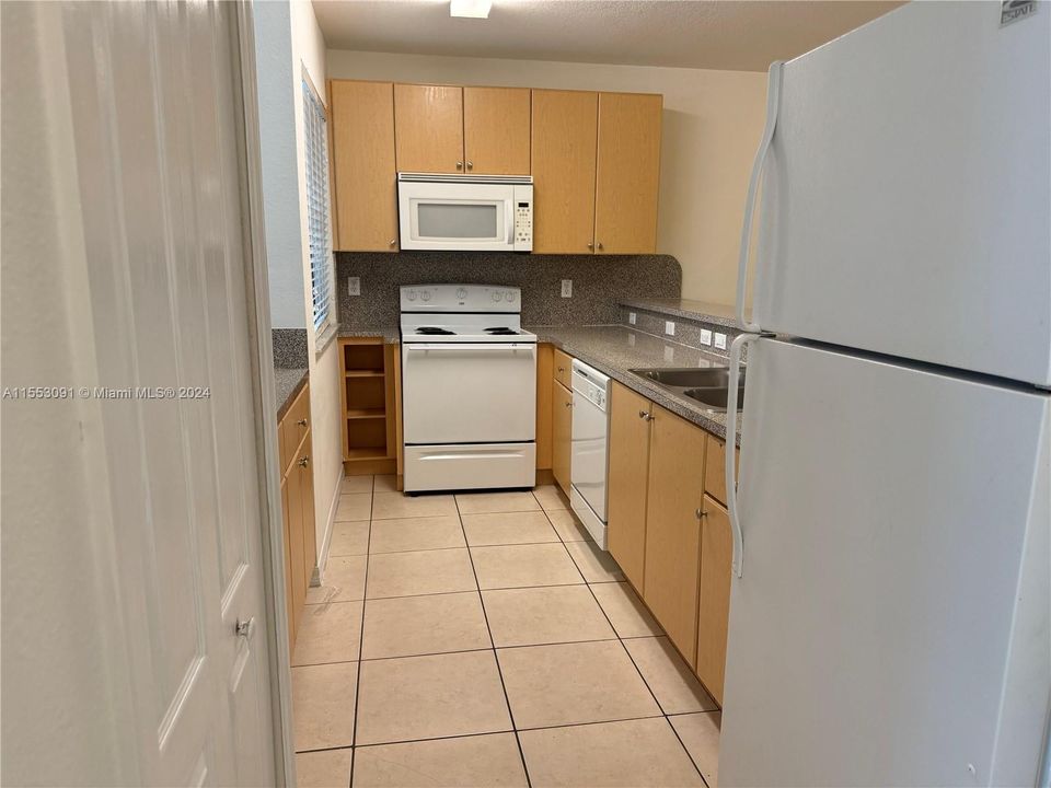 Active With Contract: $2,300 (3 beds, 2 baths, 1515 Square Feet)