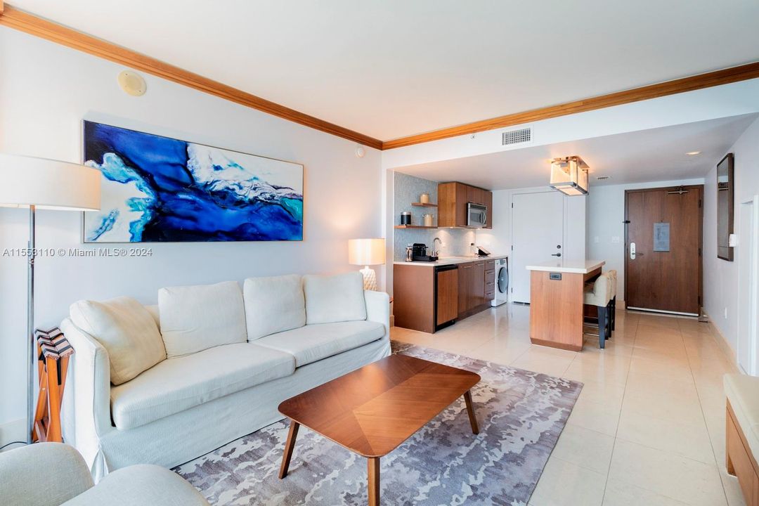 Active With Contract: $5,800 (1 beds, 1 baths, 662 Square Feet)