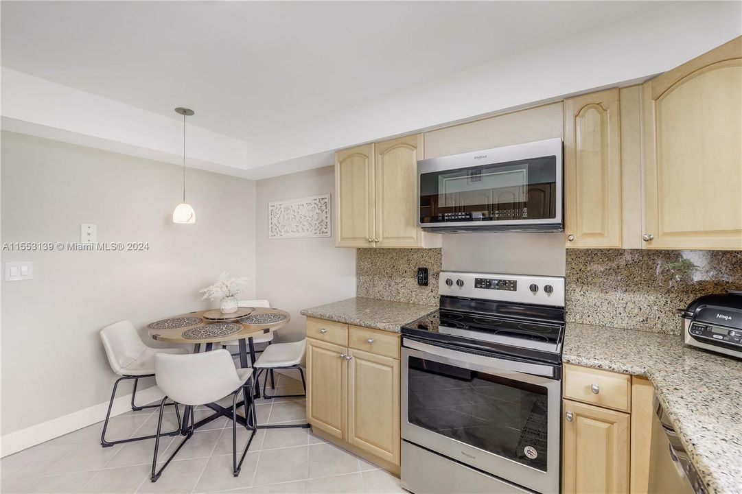 For Sale: $399,900 (2 beds, 2 baths, 1235 Square Feet)