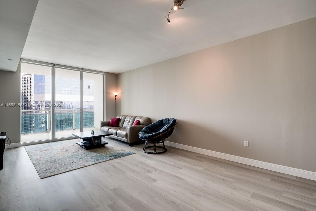 For Sale: $534,900 (1 beds, 1 baths, 774 Square Feet)