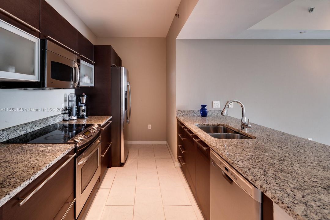 For Sale: $534,900 (1 beds, 1 baths, 774 Square Feet)