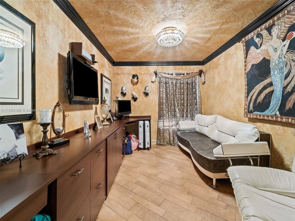 Recently Sold: $550,000 (3 beds, 2 baths, 2083 Square Feet)