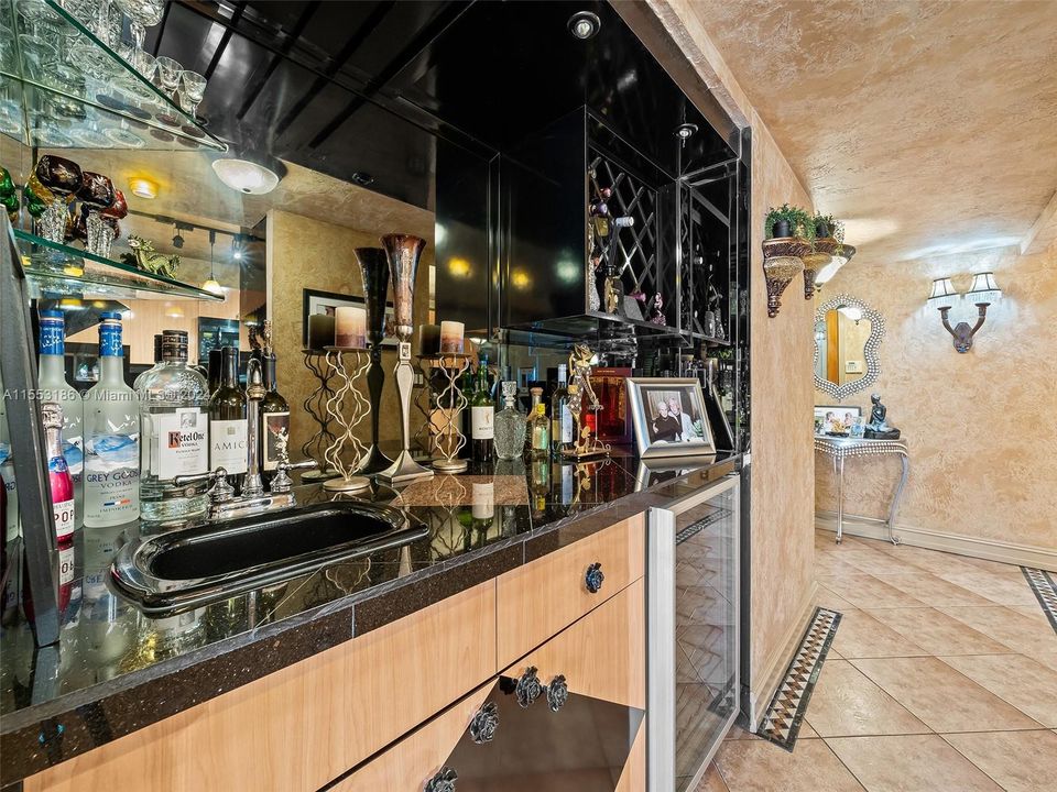 Recently Sold: $550,000 (3 beds, 2 baths, 2083 Square Feet)