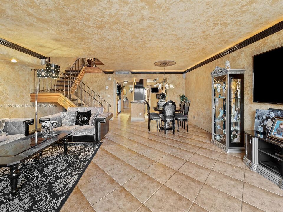 Recently Sold: $550,000 (3 beds, 2 baths, 2083 Square Feet)