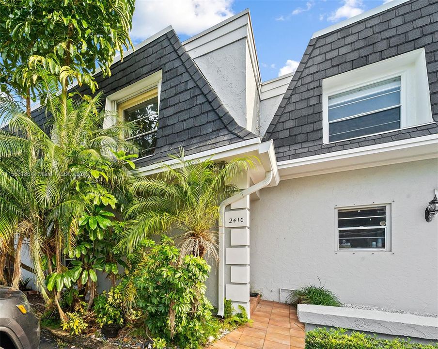 Recently Sold: $550,000 (3 beds, 2 baths, 2083 Square Feet)